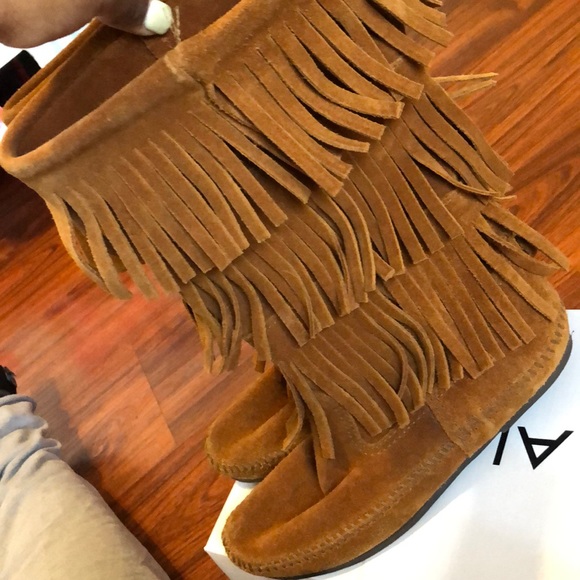 Minnetonka boots - Picture 3 of 5